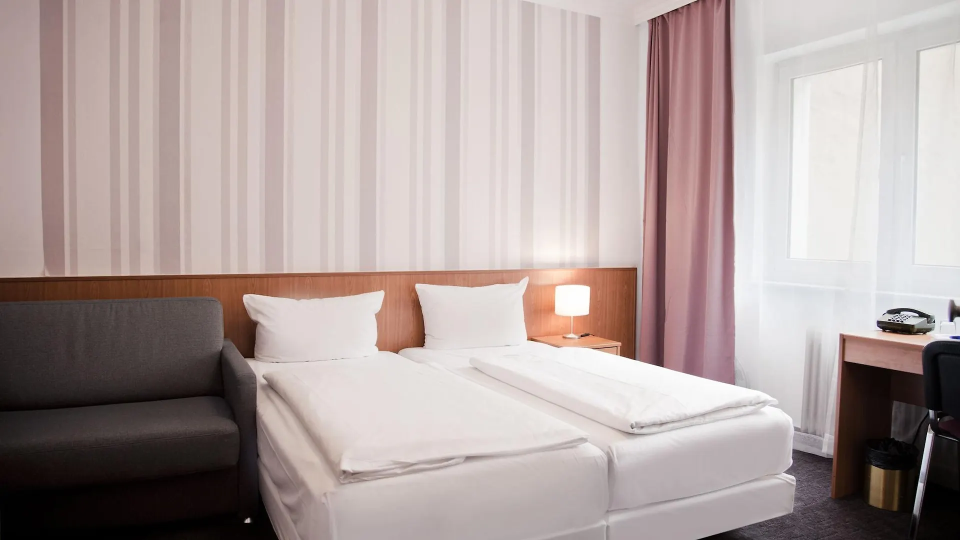***  Hotel Les Nations Berlino Germania